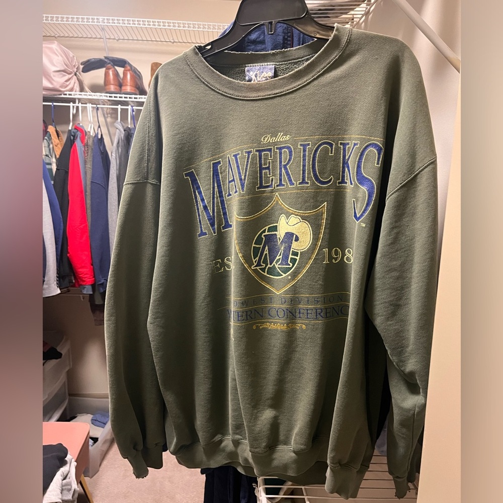 Vintage Dallas Mavericks Sweatshirt